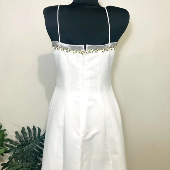 White Prom or Bridal Wedding Dress - Picture 5 of 16